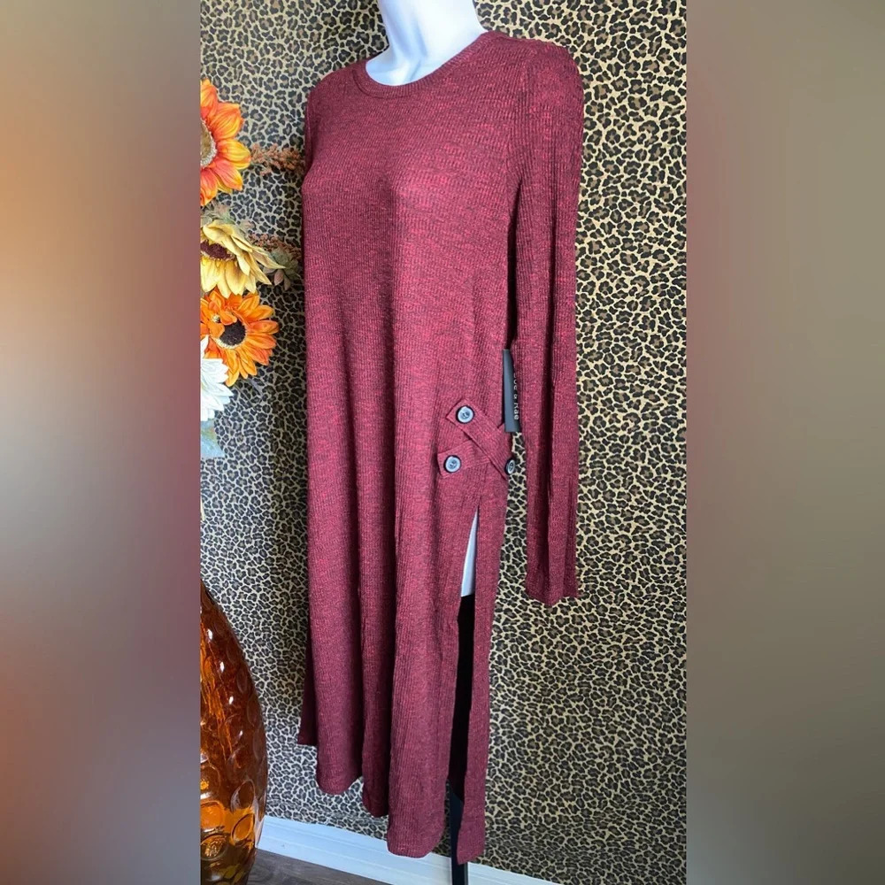 🌴3/$30🌴DOE & RAE Burgundy Marble Long Sleeve Side Slit Button Accent Dress - Picture 8 of 12
